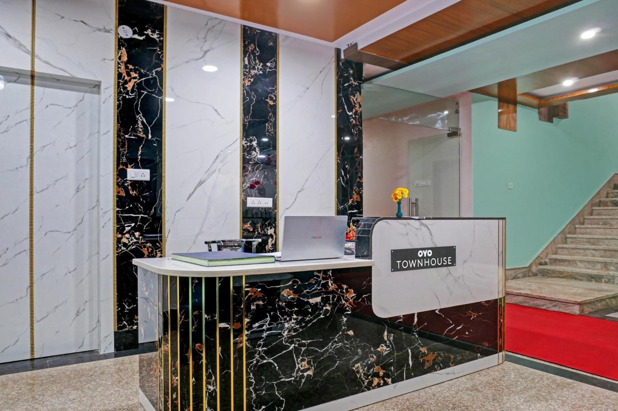 Готель Townhouse Navneeta Grand Kakarmatha Екстер'єр фото