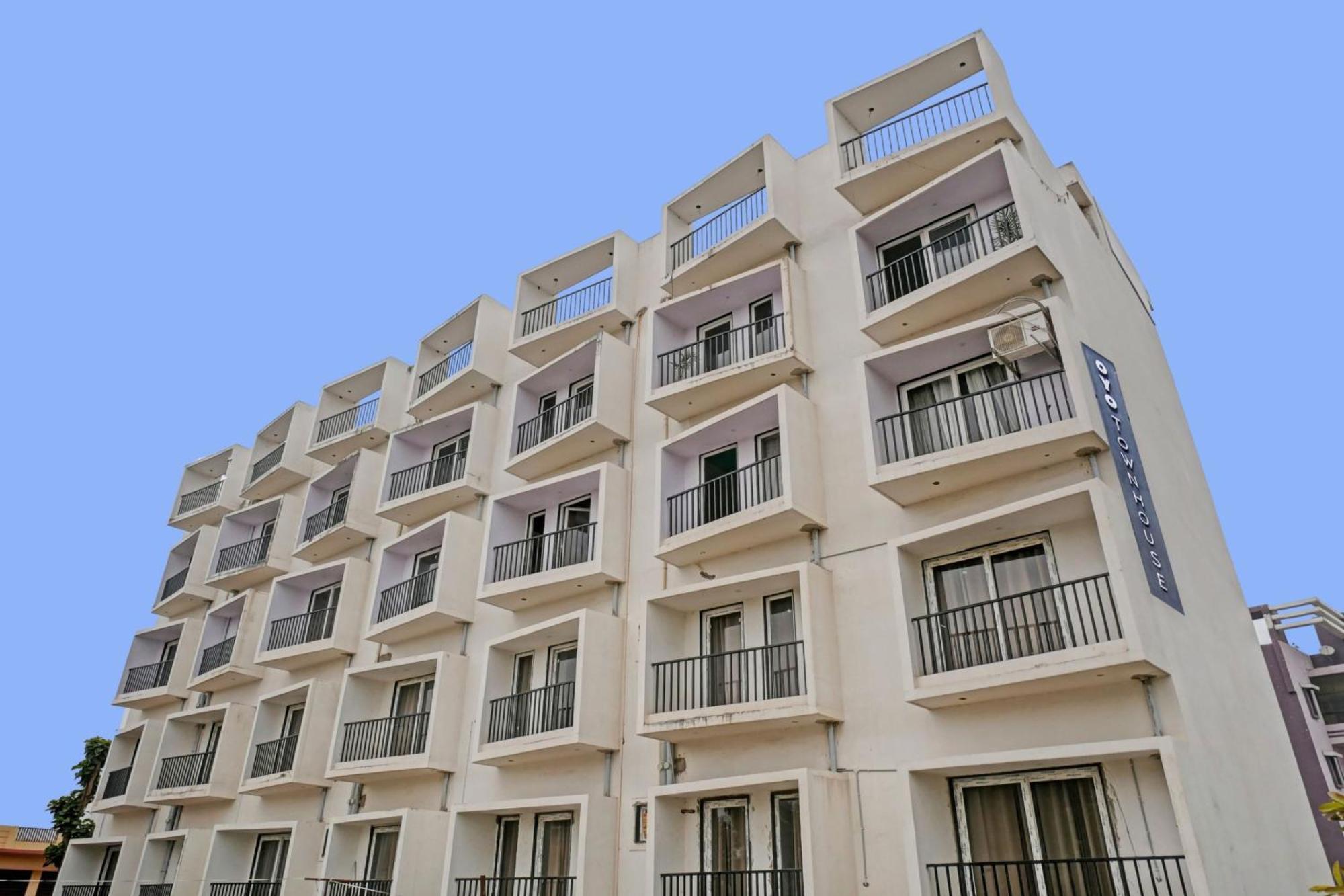 Готель Townhouse Navneeta Grand Kakarmatha Екстер'єр фото