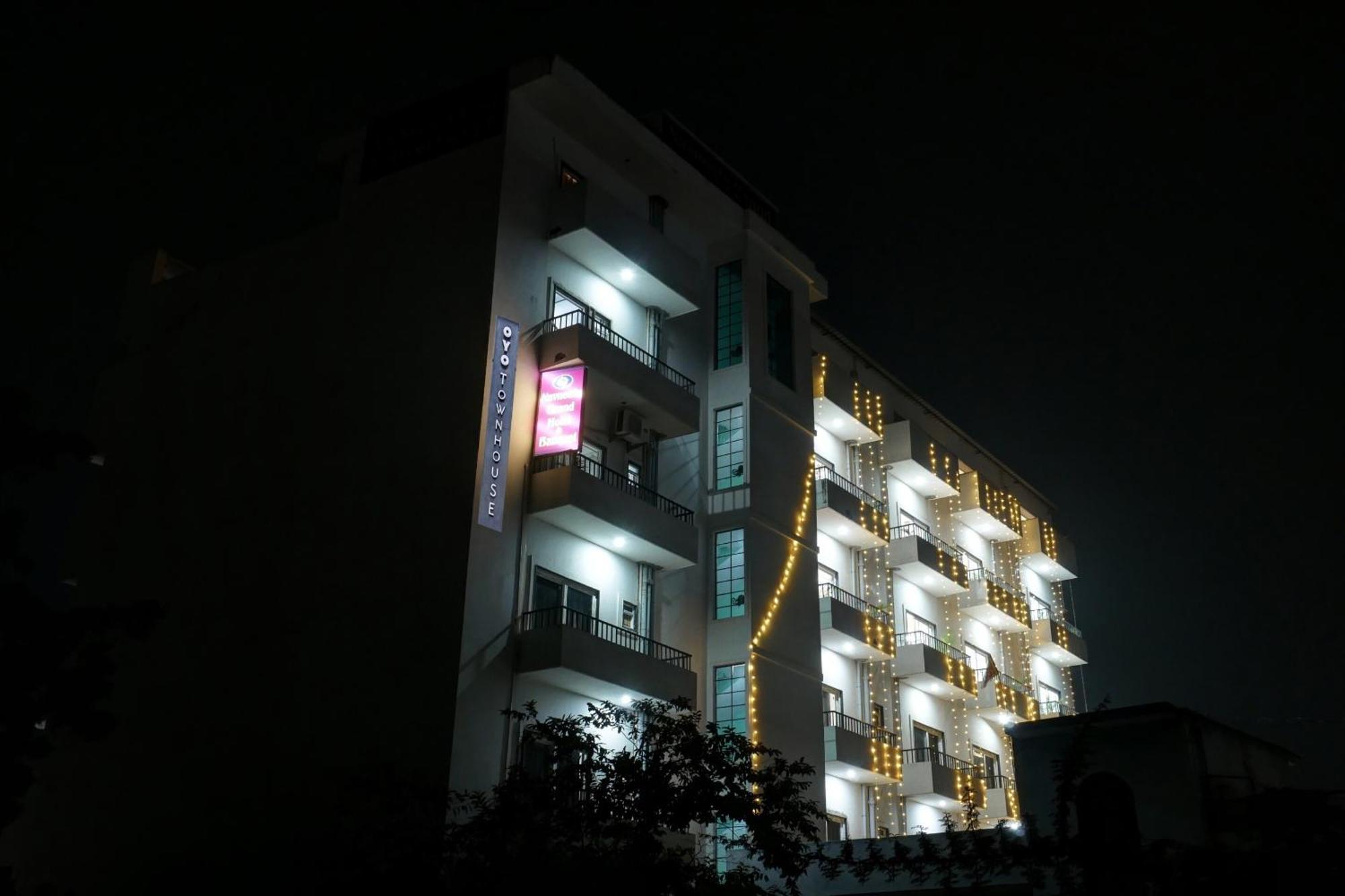 Готель Townhouse Navneeta Grand Kakarmatha Екстер'єр фото