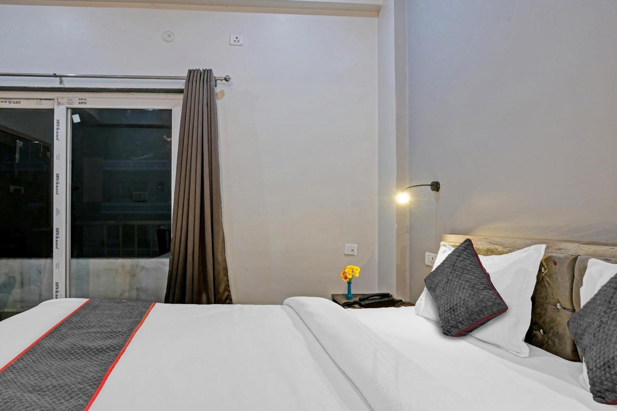 Готель Townhouse Navneeta Grand Kakarmatha Екстер'єр фото