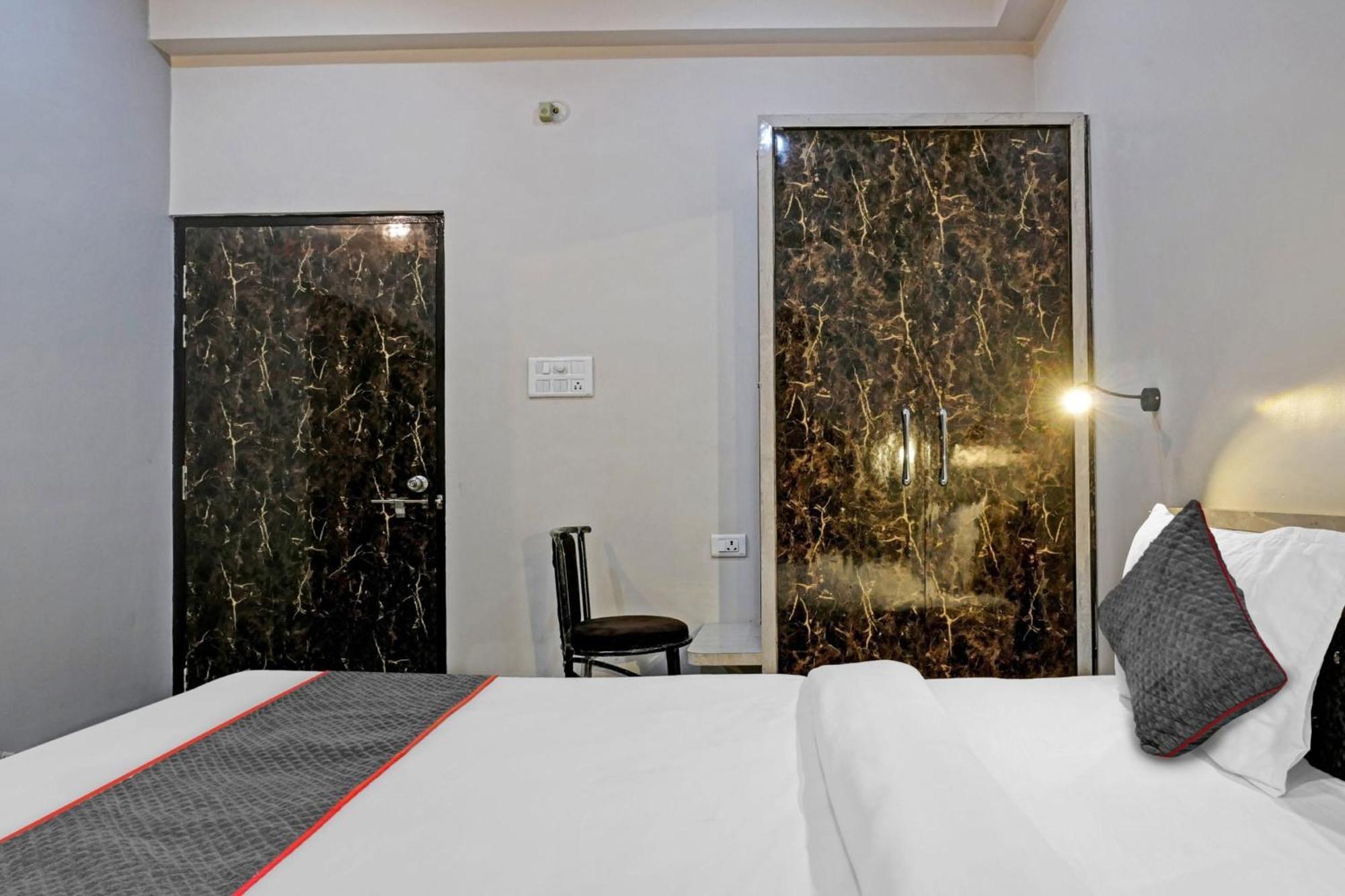 Готель Townhouse Navneeta Grand Kakarmatha Екстер'єр фото